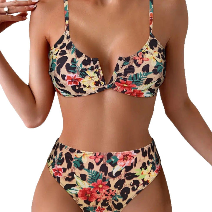 Dame højt siddende bikini med blomstermønster og let push-up effekt Stilla