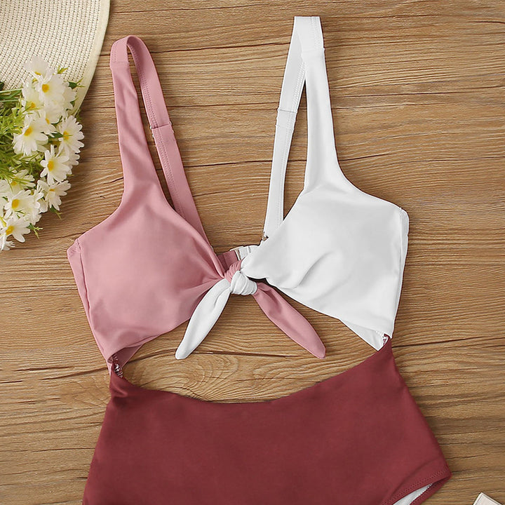 Dame Højt Skåret Bikini-Sæt med Foran Knoten og Cut-Out Design Stilla