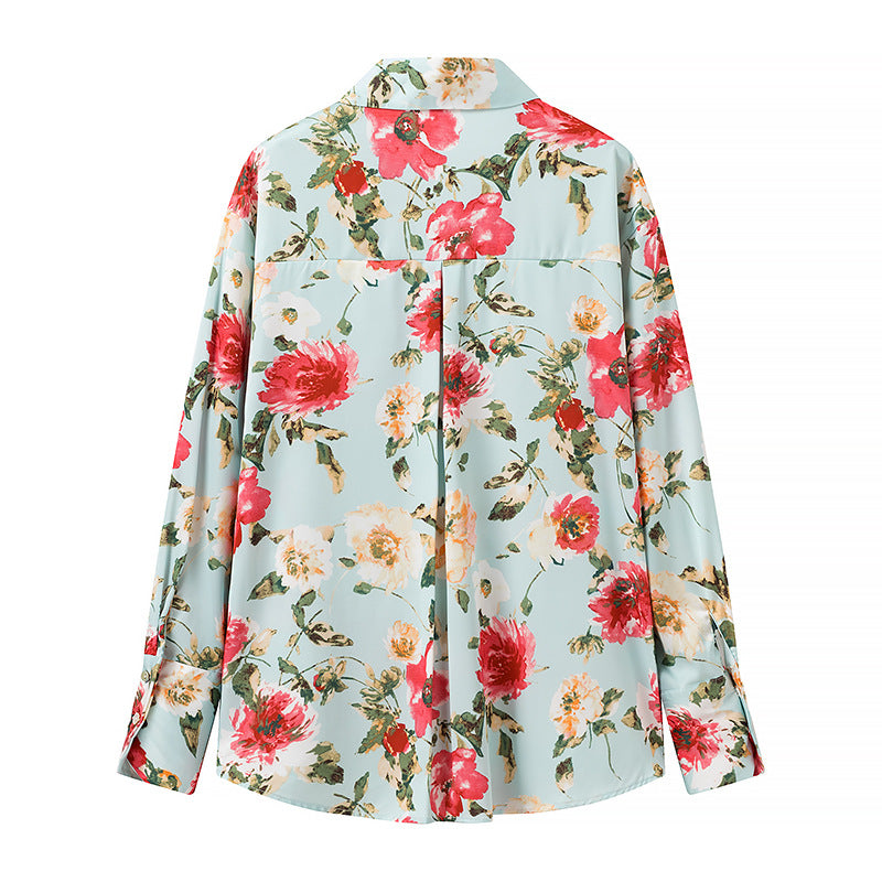 Damebluse med blomsterprint og elegant knapliste Stilla