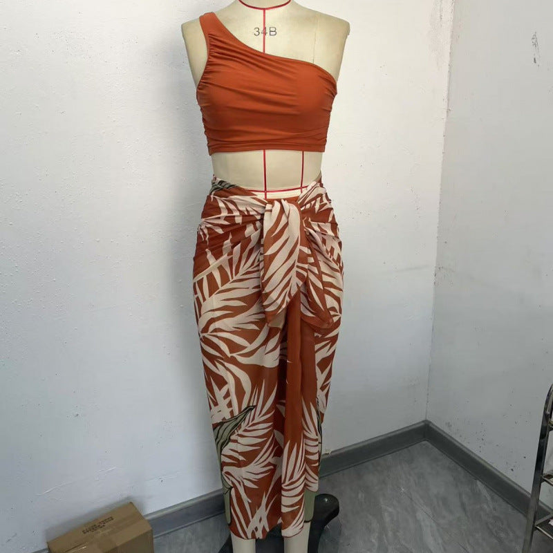 Dame bikini sæt med elegant asymmetrisk top og højtaljet trusse Skovae