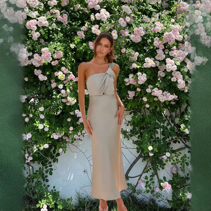 Kvinder Elegant Maxi Kjole med Asymmetrisk Top og Flydende Kant
