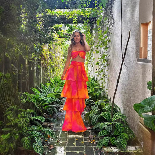 Kvinders to-delte sommeroutfit med bandeau-top og voluminøs lagdelt nederdel Skovae