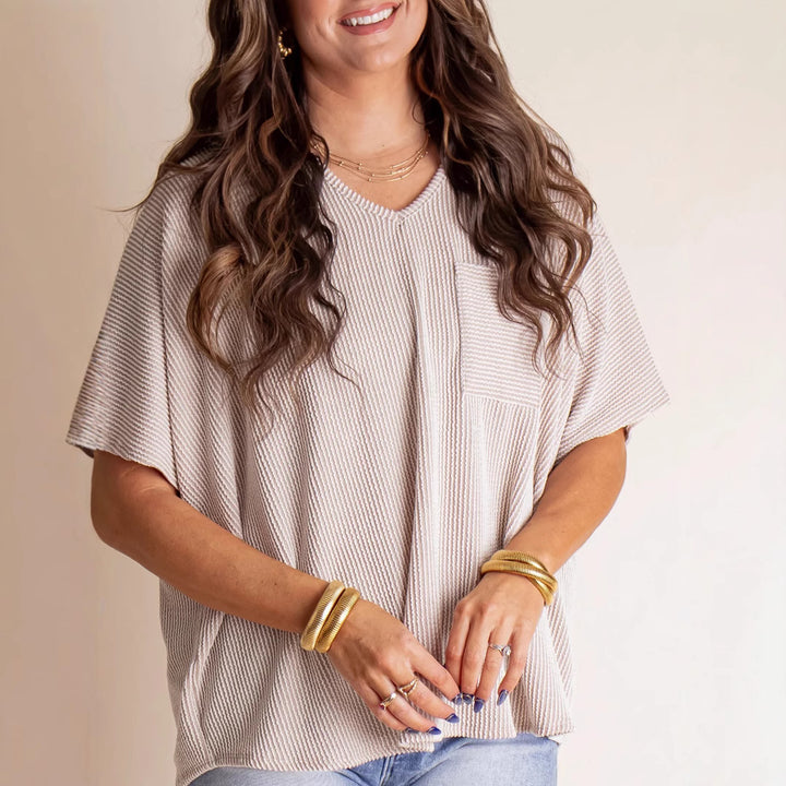 Dame afslappet oversized T-shirt med brystlomme og sideluner Stilla