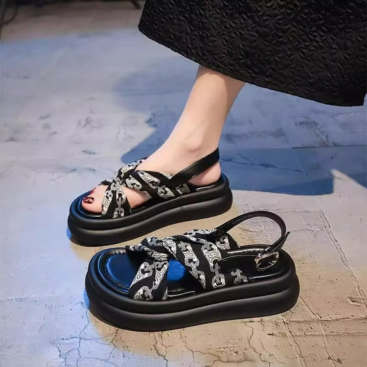Dame Plateau-sandaler med dobbelt remdesign og moderigtigt krydsdetalje Stilla