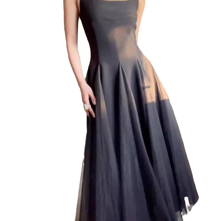 Dame aftenkjole med stilfuld A-formet snit og elegant chiffon overlay Skovae