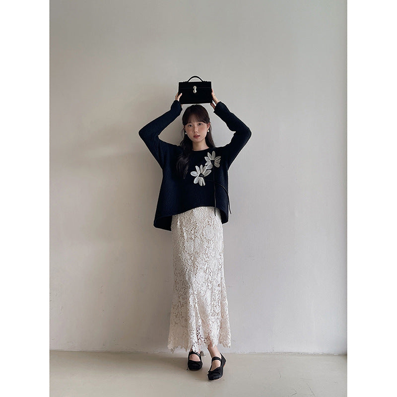Dame sweater med blomsterbroderi og afslappet snit Stilla