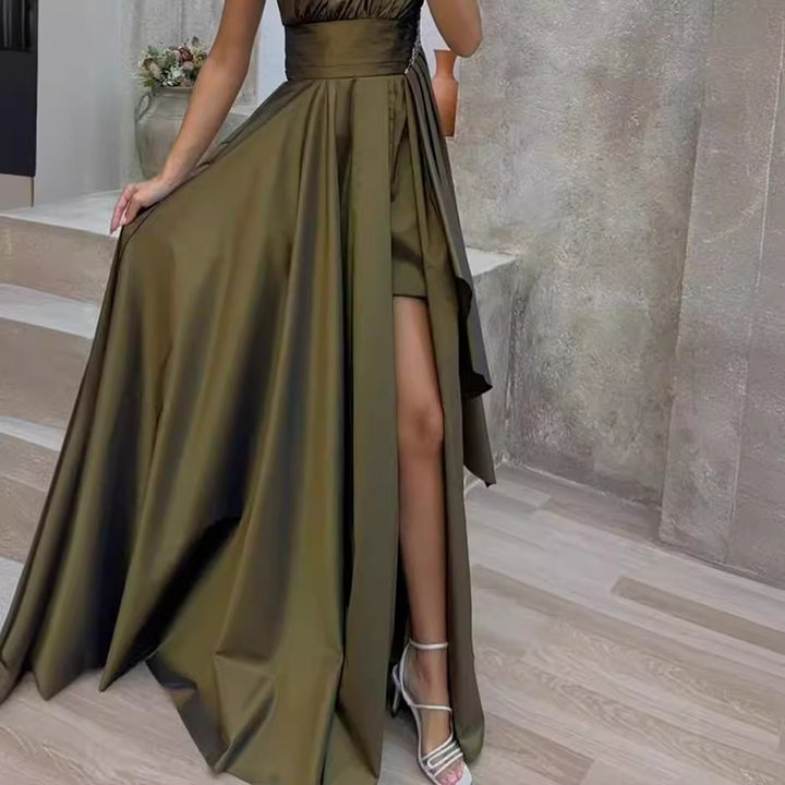 Kvindernes asymmetrisk aftenkjole med dyb slidse og elegant drapering