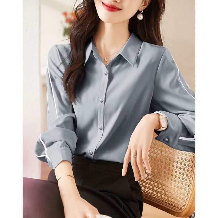 Damernes elegante bluse med klassiske knapdetaljer Stilla