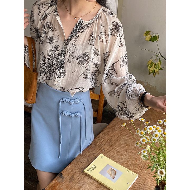 Kvinders bluse med blomstermønster og knapdetaljer Stilla