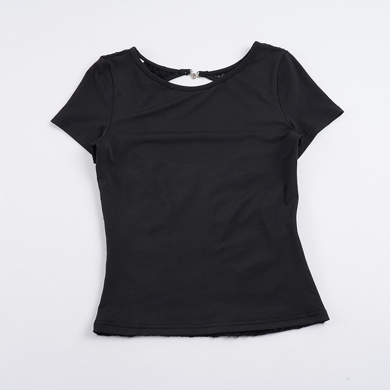Dame tætsiddende T-shirt med elegant rygdetalje Skovae