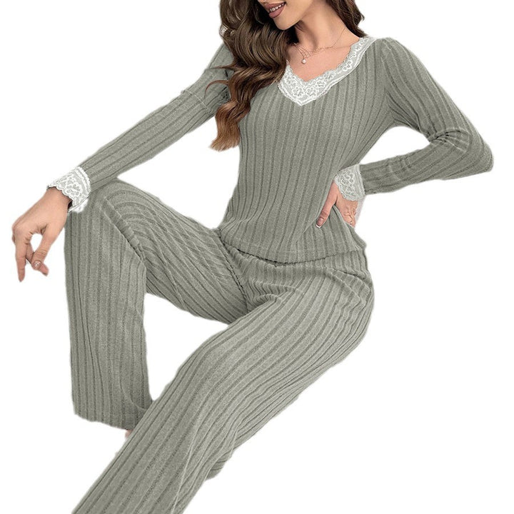 Dame Elegant og komfortabelt pyjamasæt med spidselementer Stilla