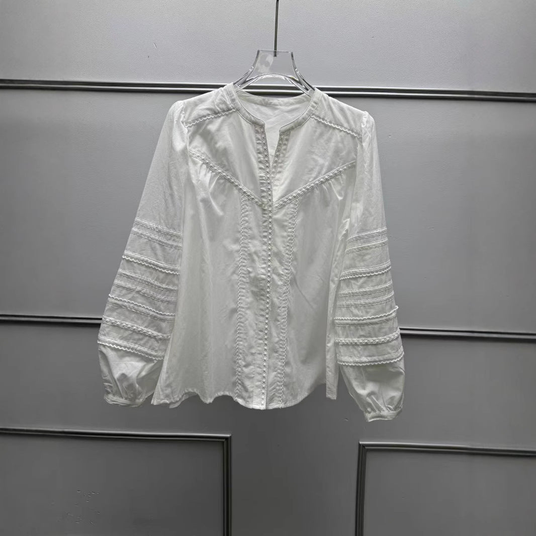 Damebluse med elegante detaljer og broderede accenter Stilla