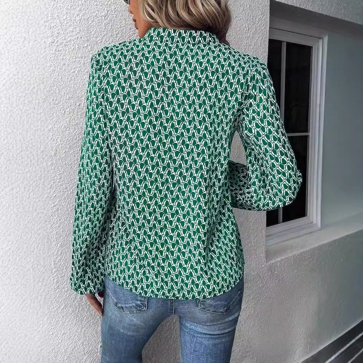 Damebluse med moderne geometrisk mønster og elegant kraveparti Stilla