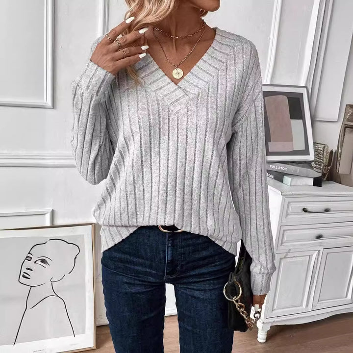 Dame strikpullover med V-hals og rib-design Stilla