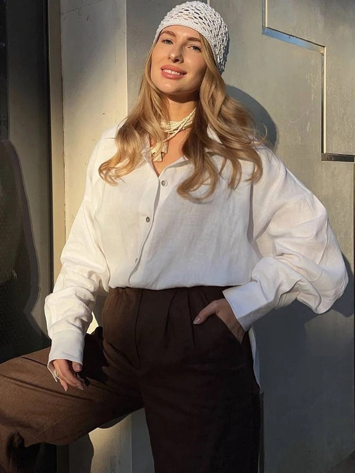 Dame Let Linned bluse med slidte skuldre Stilla