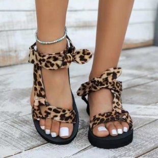 Dame Wedge-sandaler med farverigt remdesign og stilfulde bånd Stilla