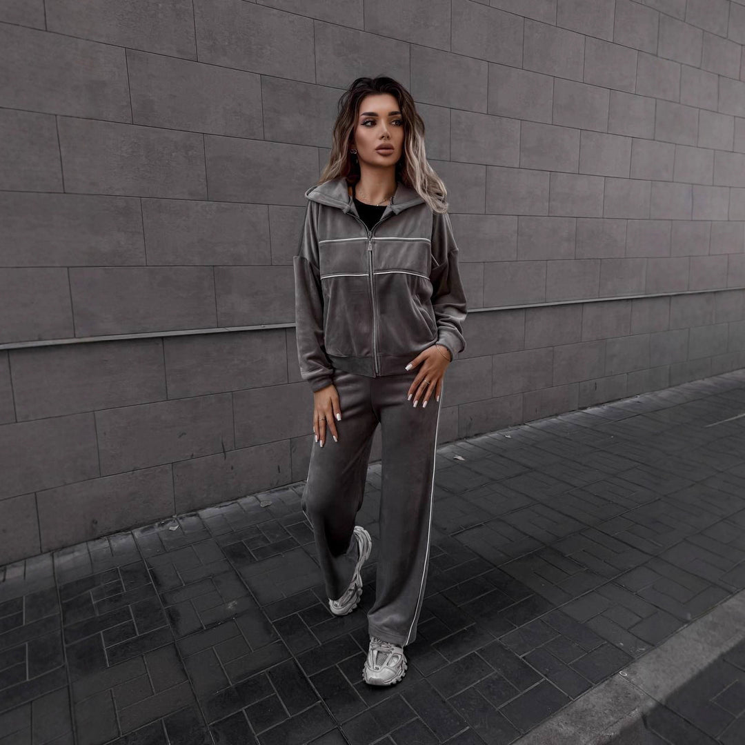 Kvinders sporty-elegante fleece joggingdragt med lynlås Skovae