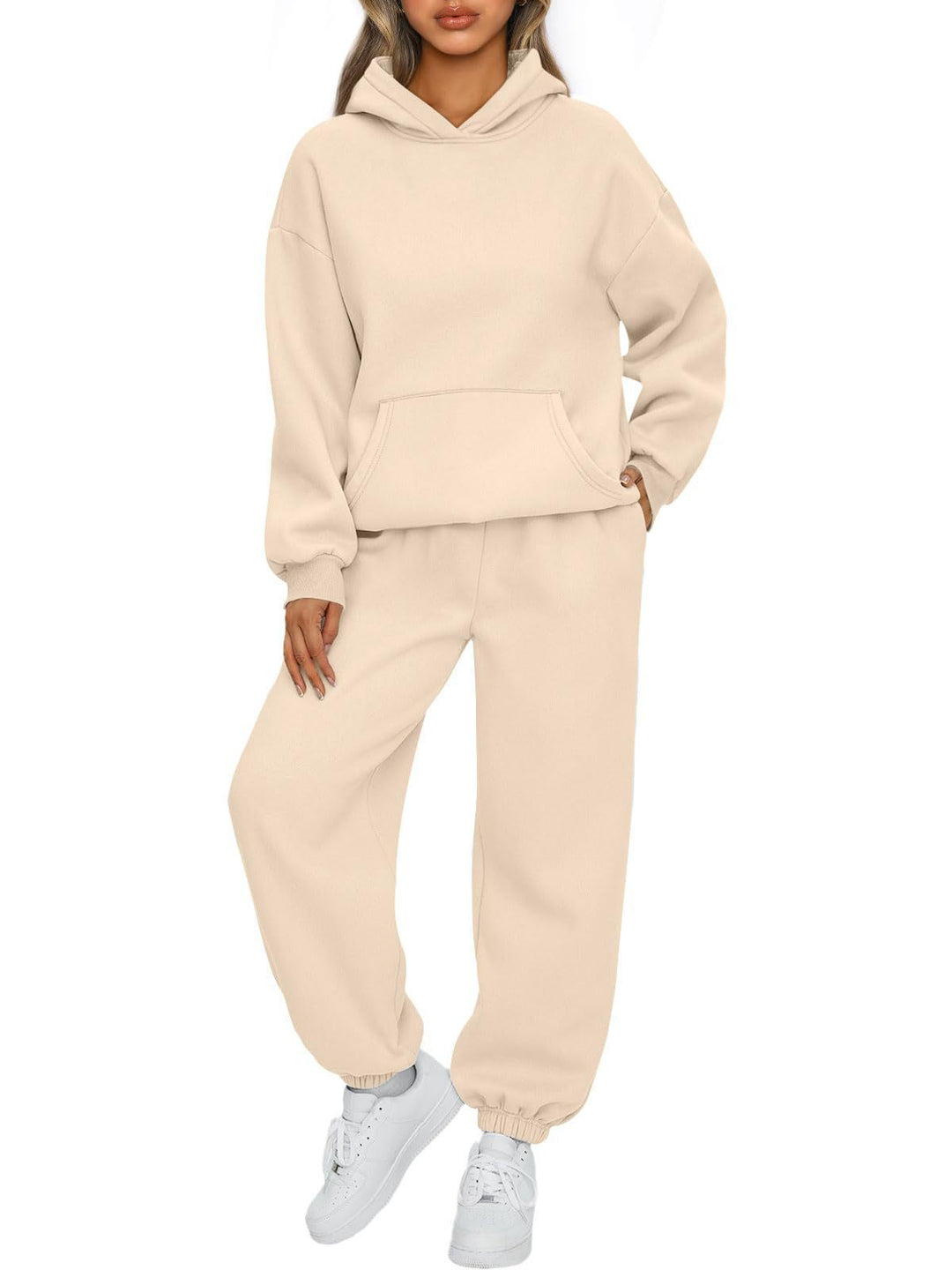 Kvinders behagelige hoodie sæt lavet af blødt sweatstof Skovae