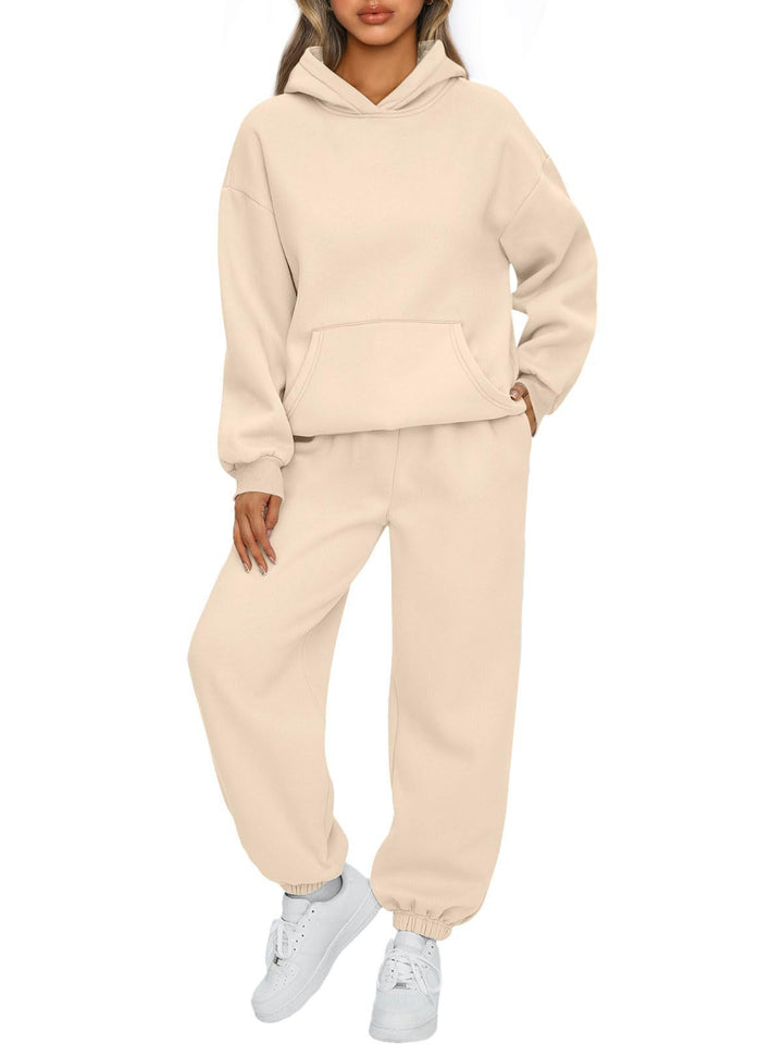 Kvinders behagelige hoodie sæt lavet af blødt sweatstof Skovae