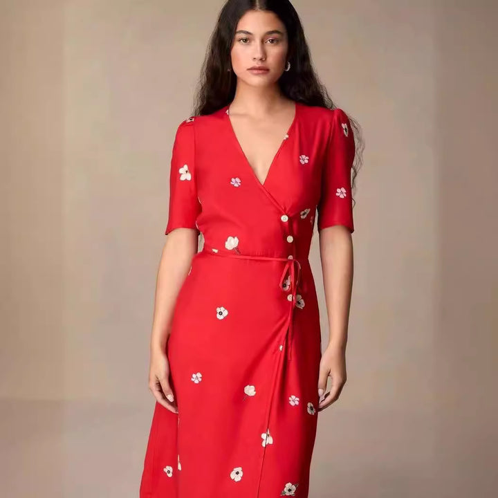 Dame omslagkjole med floral tryk og elegant V-hals Stilla