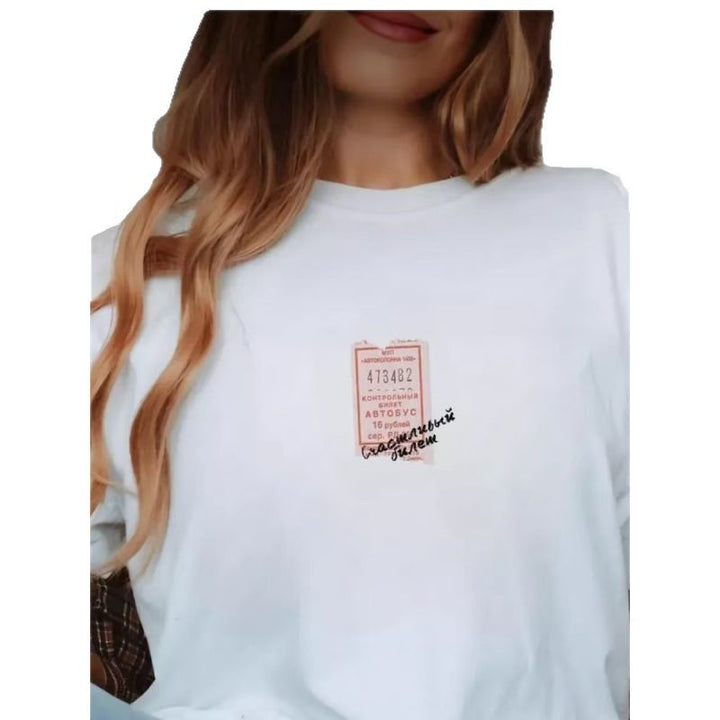 Dame T-shirt med kreativ grafisk tryk og afslappet snit Stilla