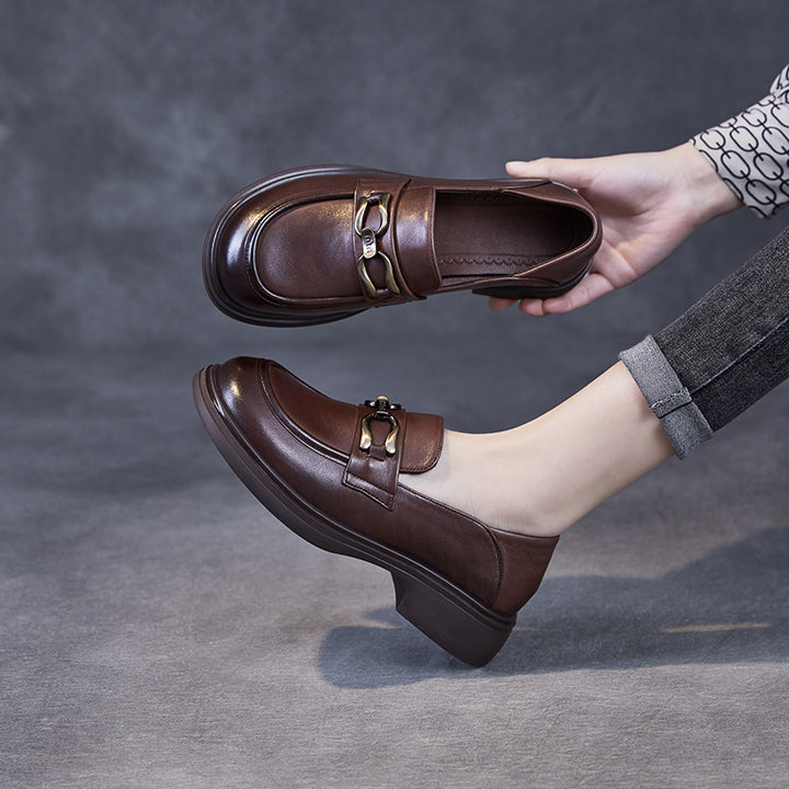 Dame elegante Slippers med dekorativ metalaccent Stilla