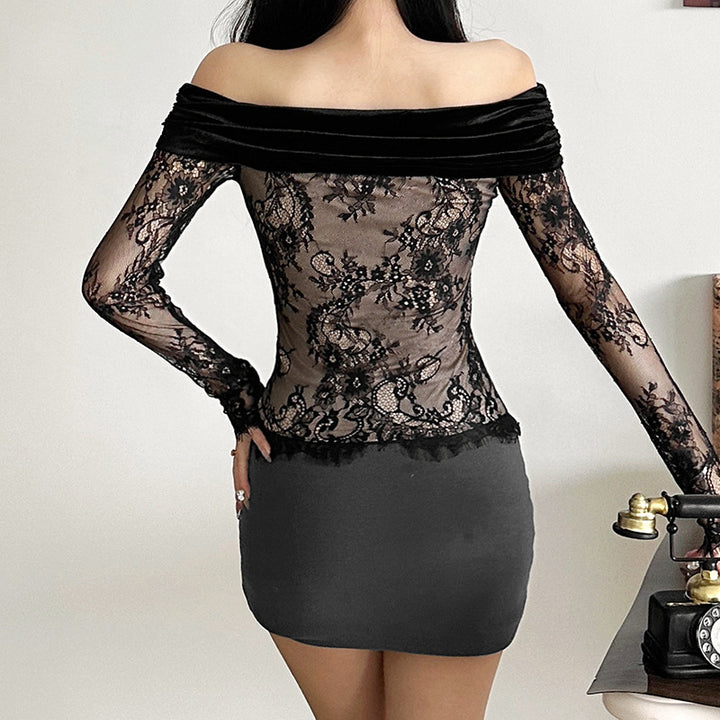 Dame spidsbluse med off-shoulder design og elegante flæsedetaljer Stilla