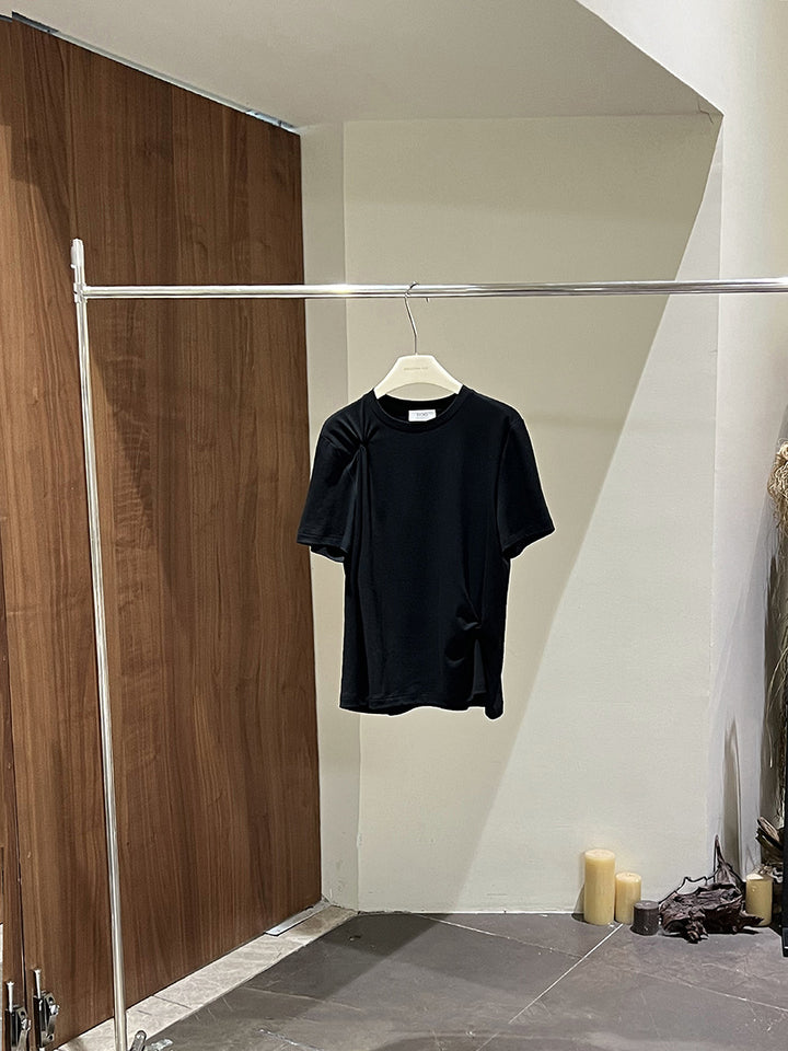 Dame kvalitets, afslappet t-shirt med innovative skære detaljer og komfortabel pasform Stilla