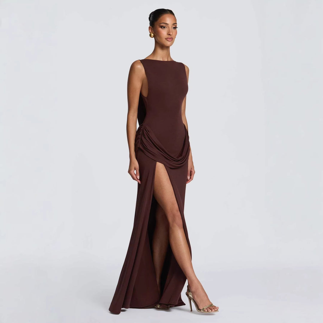 Dame elegante maxikjole med raffineret drapering og høj slids