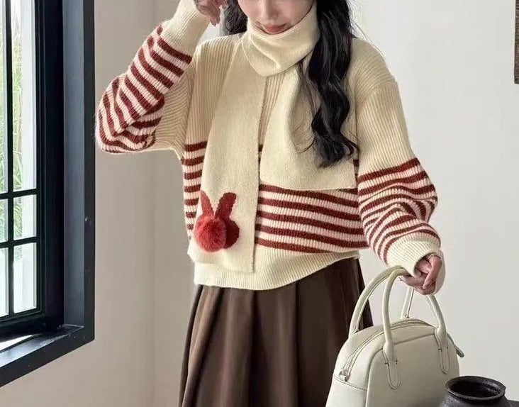 Kvindernes komfortable strikkede sweater med høj krave og markante striber Stilla