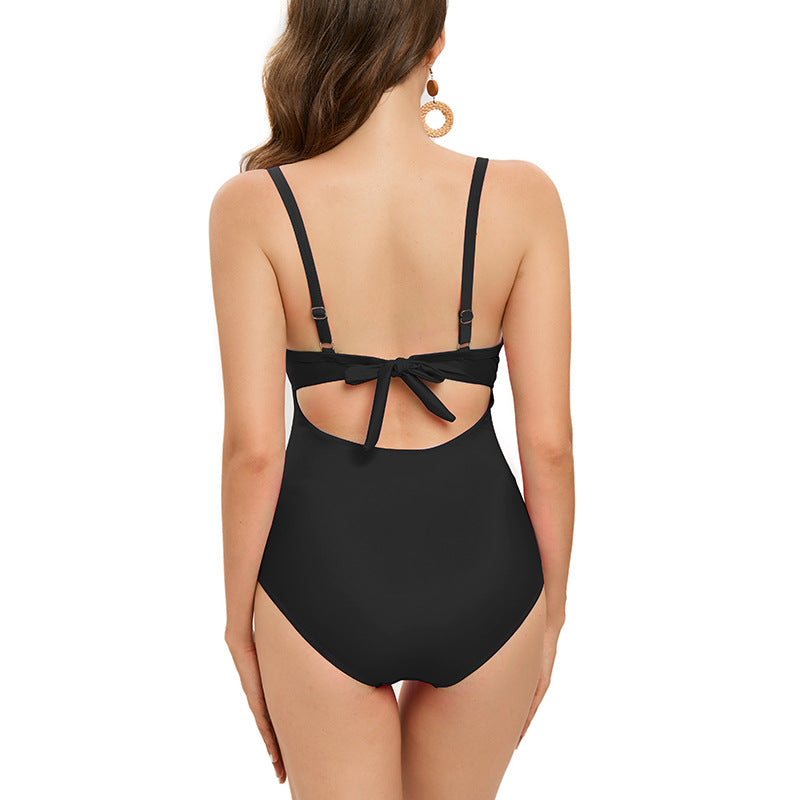 Dame one-piece badedragt med rynker og moderne cut-out-detaljer Stilla