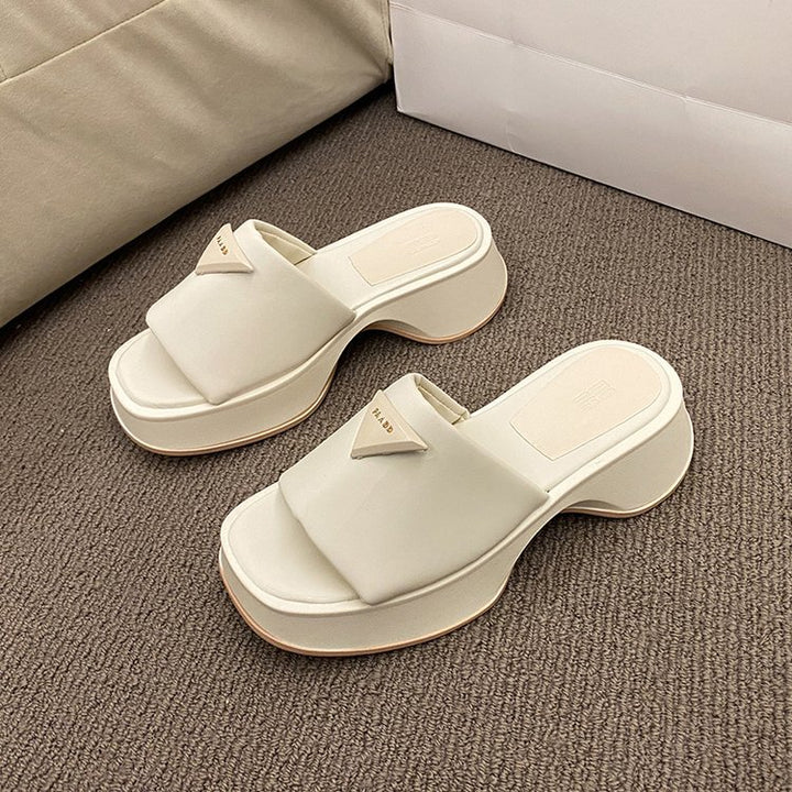 Dame Wedge-Pantoletten med moderne design og behagelig remføring Stilla