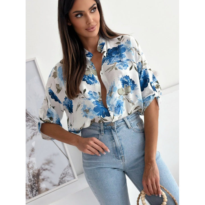 Damebluse med blomstermønster og afslappet snit Stilla