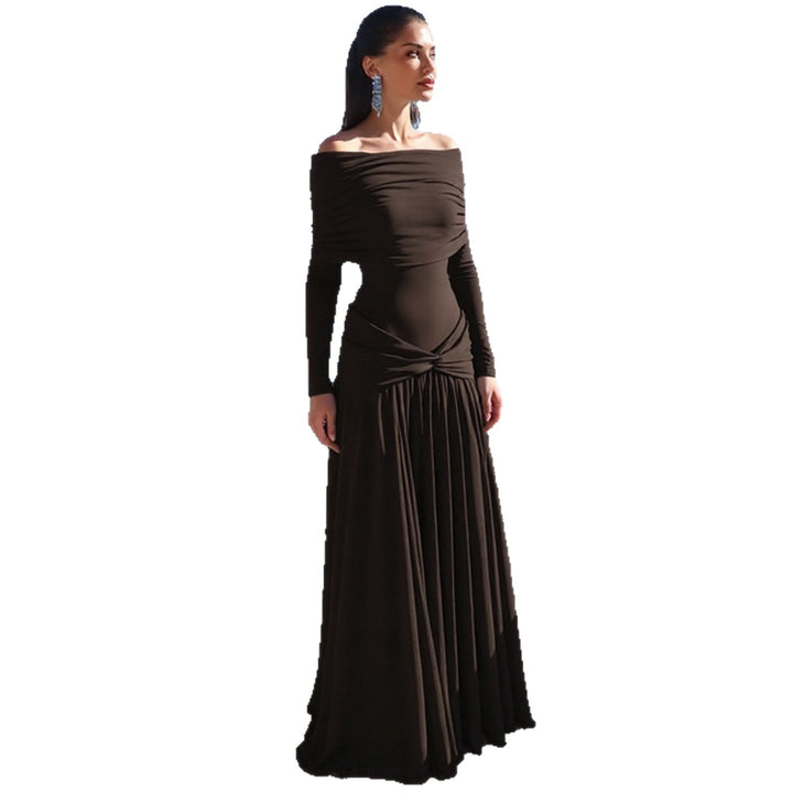 Dame wrap kjole med voluminøs flæsekant og elegant off-shoulder design Skovae