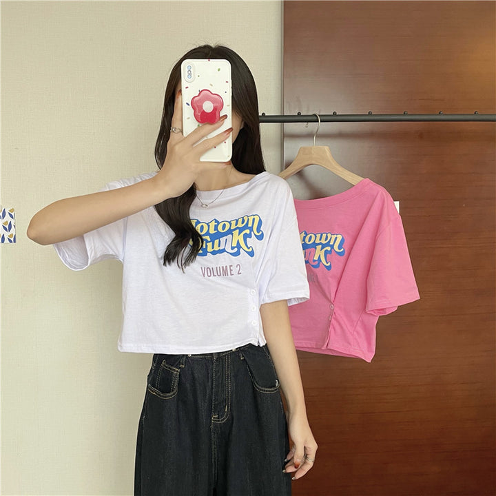 Femme Skåret Grafisk T-Shirt med Vintage-tryk Stilla