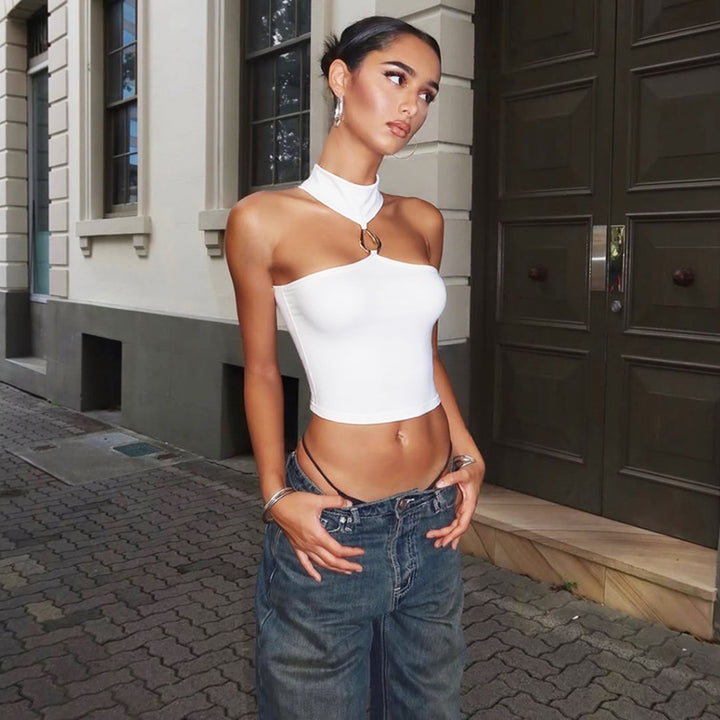 Kvinders sporty crop-top med smagfuld choker og dekorativ detalje Skovae