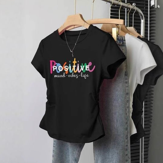 Dame Crop-T-Shirt med tætsiddende snit og moderne design Skovae