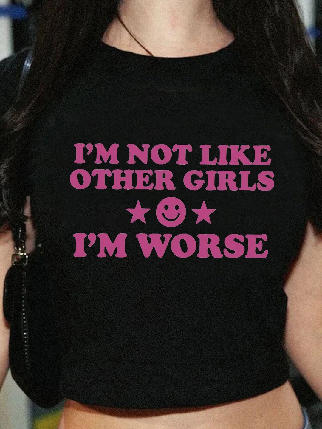 Dame Crop-T-shirt med inspirerende statementtryk Skovae