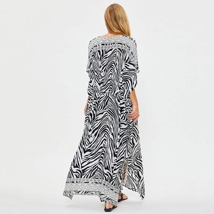 Dame maxikjole med raffineret zebra-print og sidelæns bindebånd Stilla