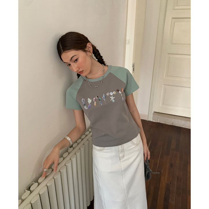 Dame T-shirt med unikt grafisk design og afslappet snit Stilla