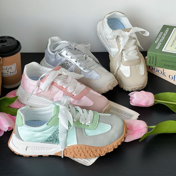 Dame Sneakers lavet af åndbart tekstil med skridsikker sål og moderigtigt snøresystem Stilla