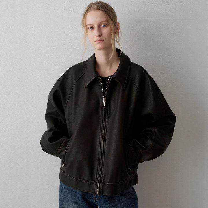 Kvindernes elegante læderjakke i minimalistisk design Stilla