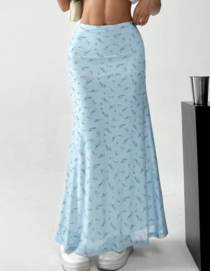 Dame lang kjole med florale motiver og flydende snit Skovae