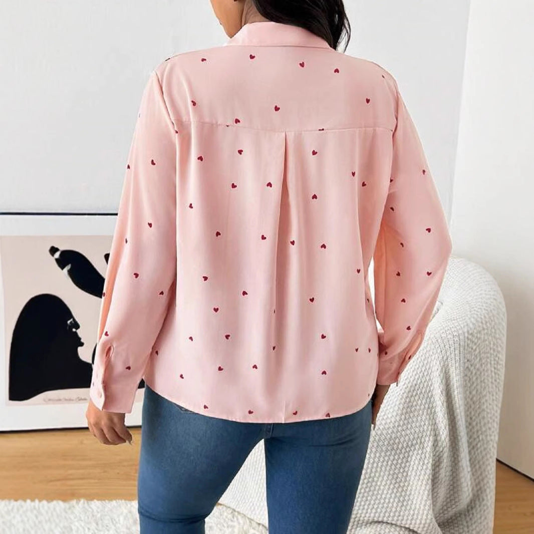 Damebluse med hjerte-design og elegant knaplukning Stilla