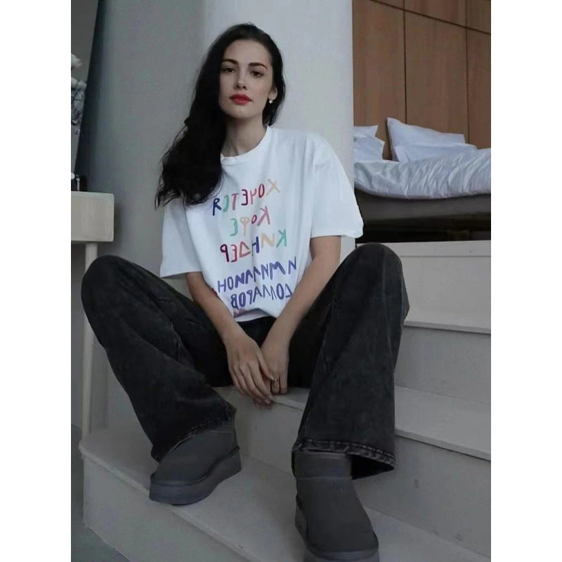 Dame T-shirt med kreativ grafisk design og afslappet schnit Stilla