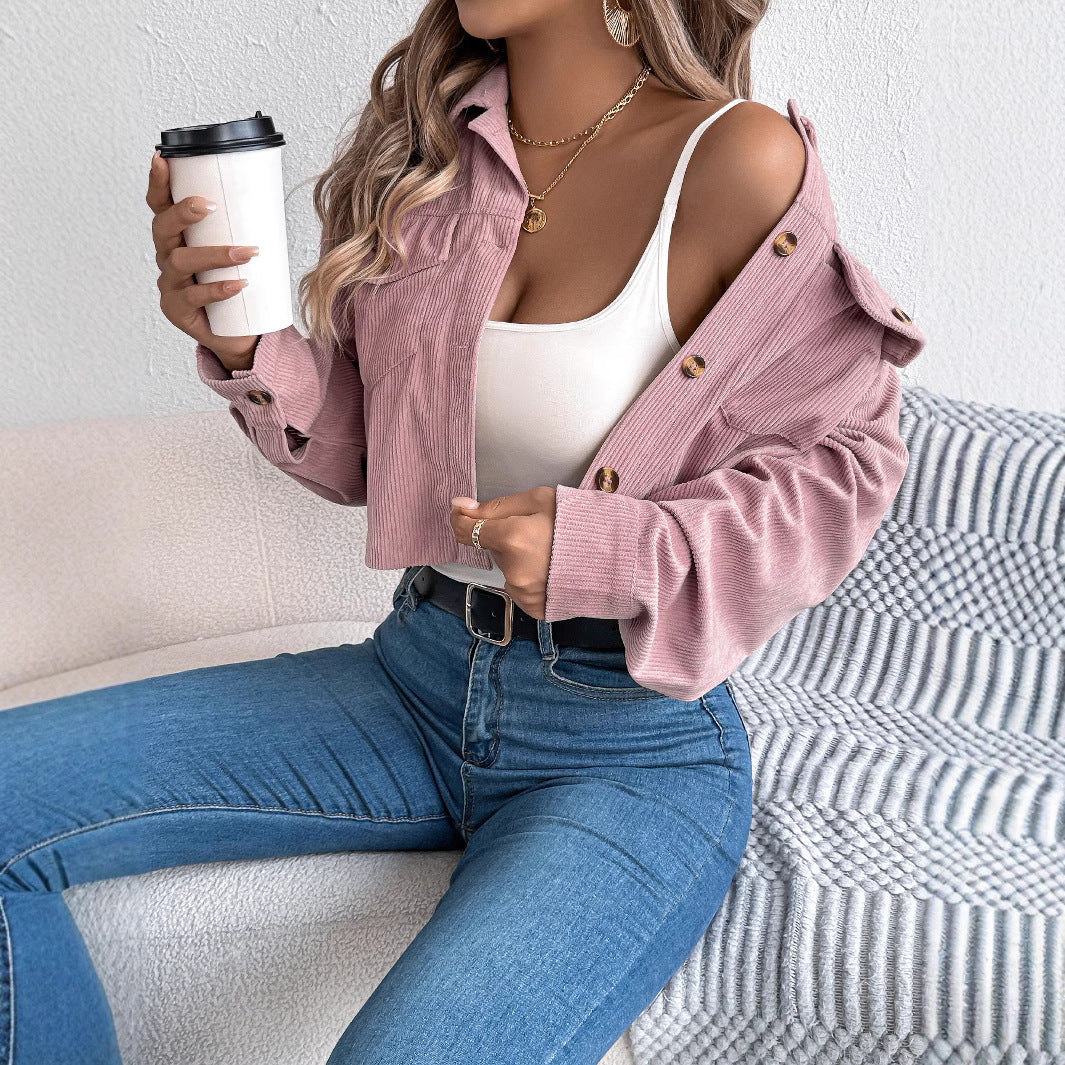 Dame Fashion cropped jakke med knapdetaljer Stilla