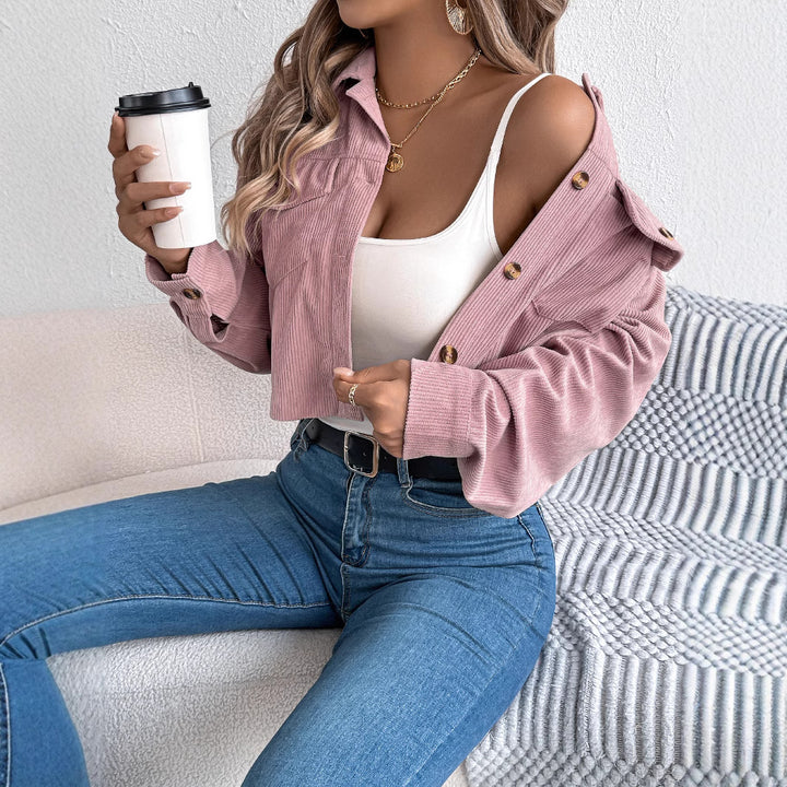 Dame Fashion cropped jakke med knapdetaljer Stilla
