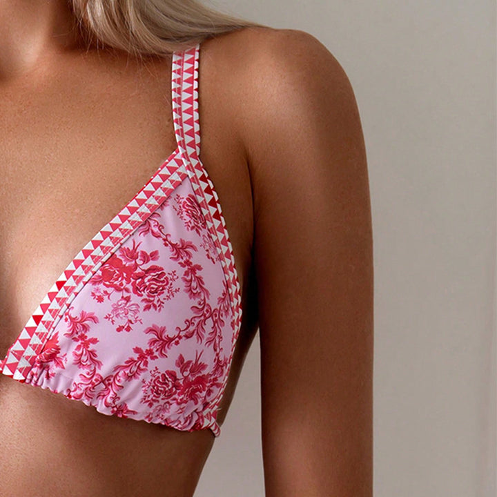 Dame triangel-bikini med romantisk floral design og dekorative stropper Skovae