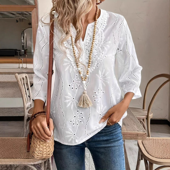 Damebluse med broderet design og luftig pasform Stilla