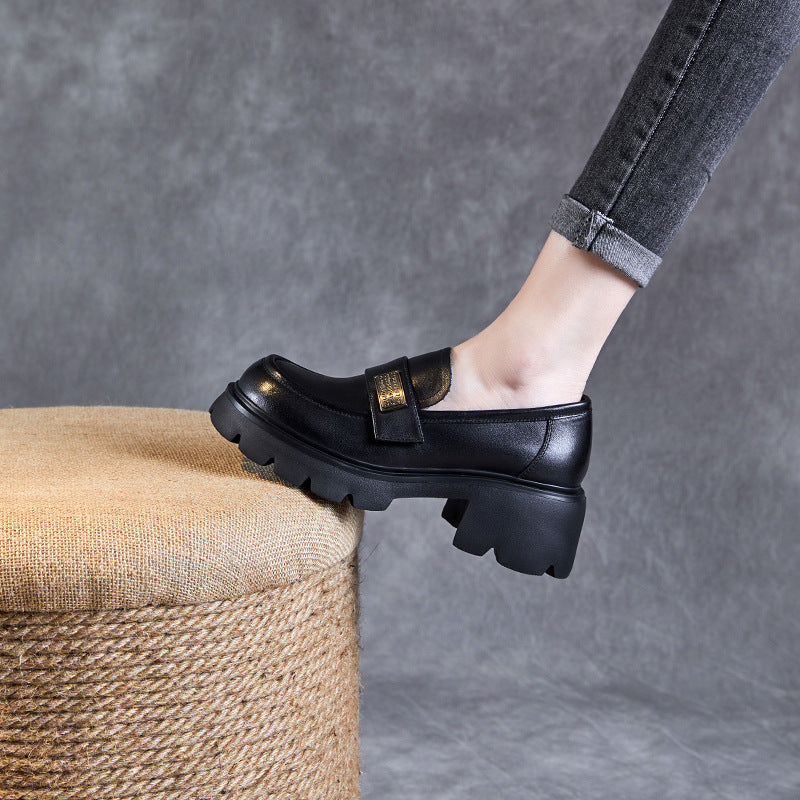 Dame Chunky Platform Slipper med stilfuldt rem-detalje Stilla